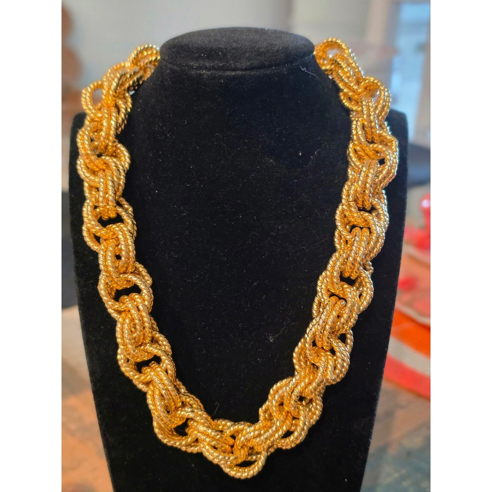 Anne Klein Vintage Gold Tone Chunky Rope Chain Necklace Toggle Lion Logo Charm